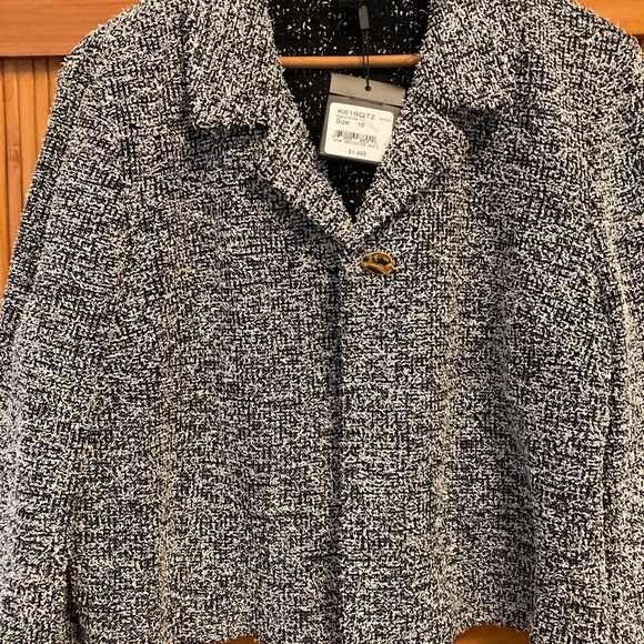 Beautiful NWT St. John suit with three pieces. - Picture 2 of 9